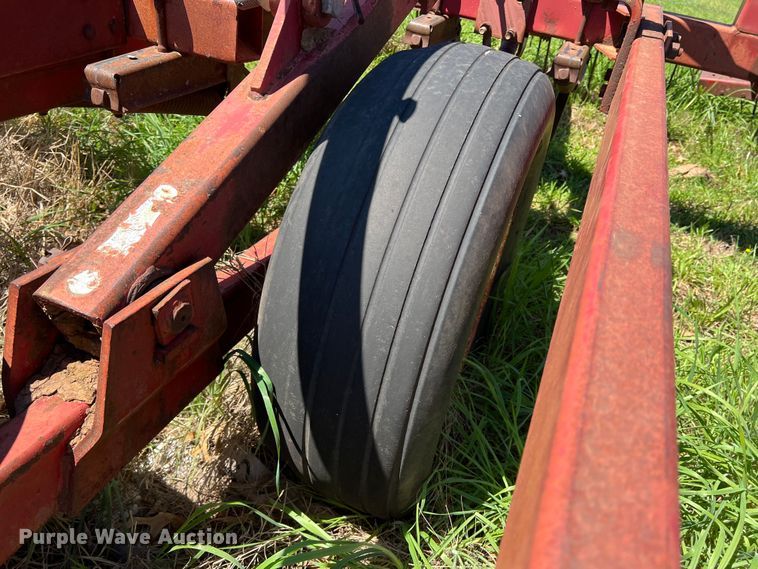 image for item DR5551 International  field cultivator