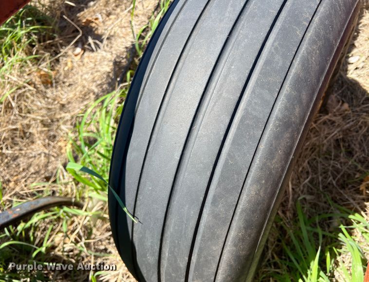 image for item DR5551 International  field cultivator