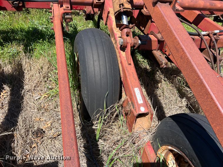 image for item DR5551 International  field cultivator