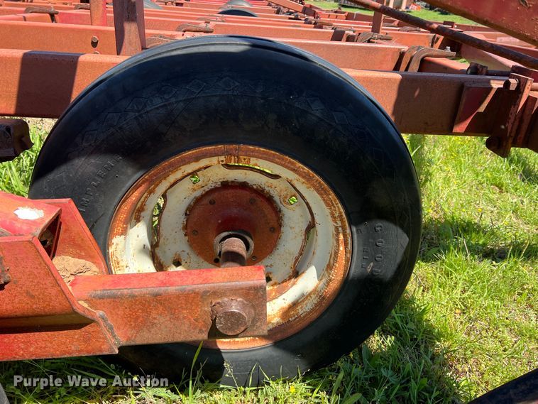 image for item DR5551 International  field cultivator