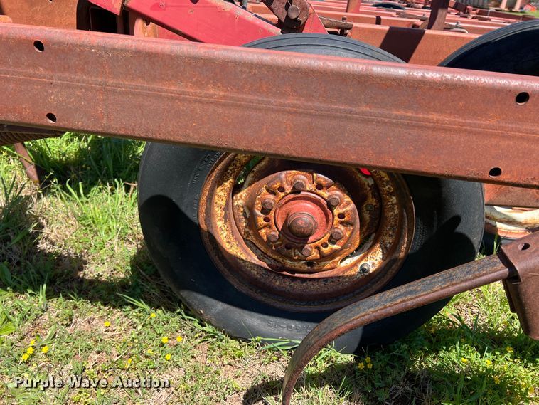 image for item DR5551 International  field cultivator