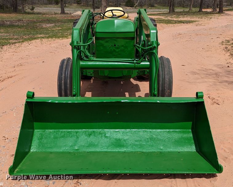 image for item DR6927 1979 John Deere 2040  tractor