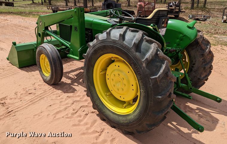 image for item DR6927 1979 John Deere 2040  tractor