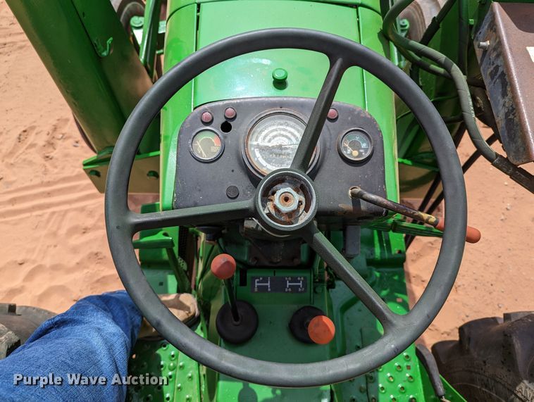 image for item DR6927 1979 John Deere 2040  tractor