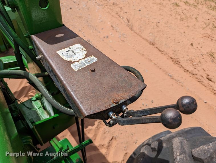 image for item DR6927 1979 John Deere 2040  tractor