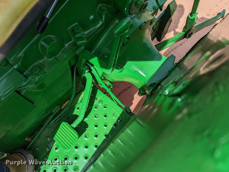 image for item DR6927 1979 John Deere 2040  tractor