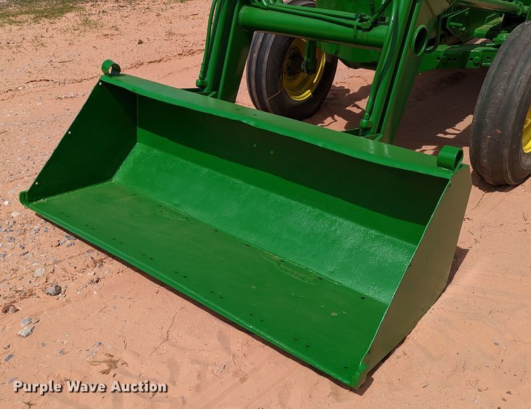 image for item DR6927 1979 John Deere 2040  tractor