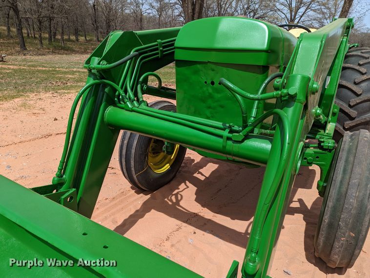 image for item DR6927 1979 John Deere 2040  tractor