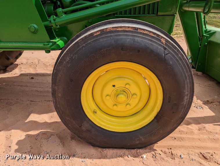 image for item DR6927 1979 John Deere 2040  tractor
