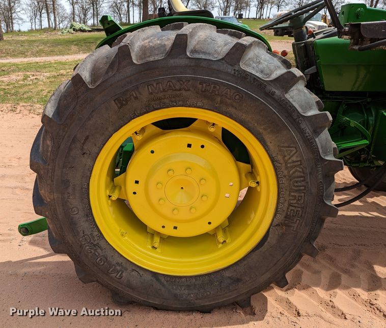 image for item DR6927 1979 John Deere 2040  tractor