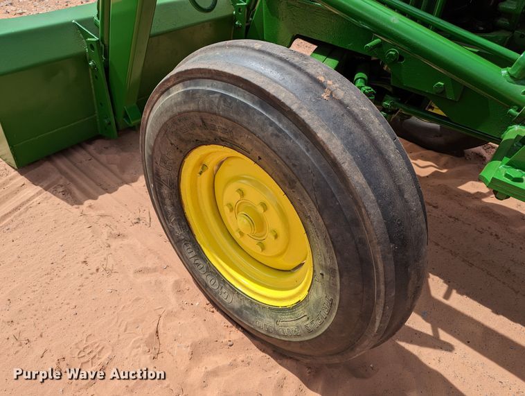 image for item DR6927 1979 John Deere 2040  tractor