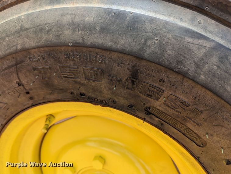 image for item DR6927 1979 John Deere 2040  tractor