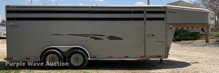 image for item HN9837 2002 Titan Gooseneck 1R9578  livestock trailer