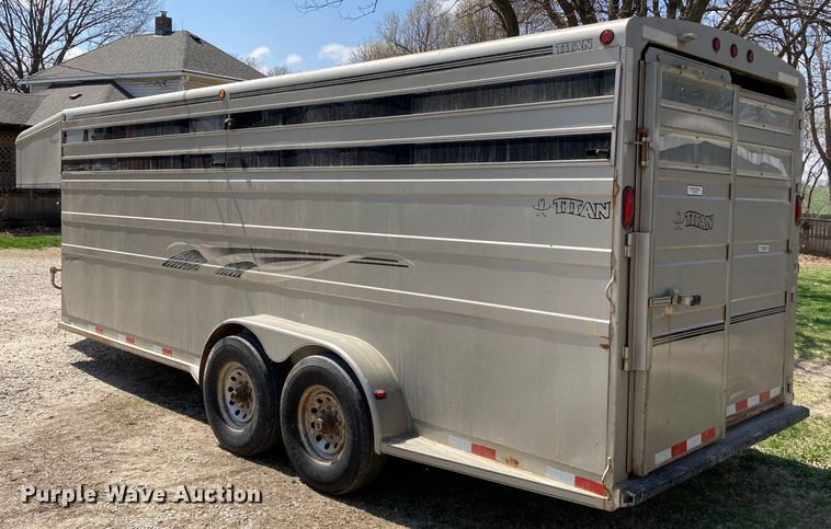 image for item HN9837 2002 Titan Gooseneck 1R9578  livestock trailer