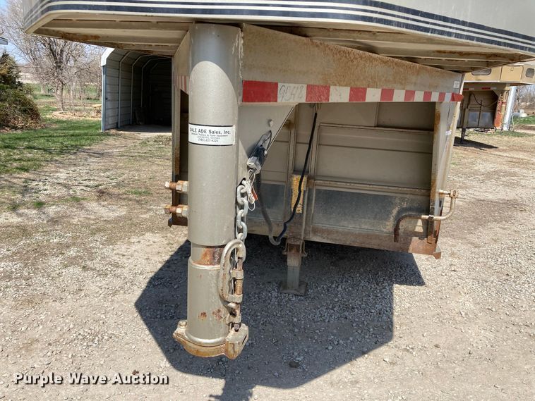 image for item HN9837 2002 Titan Gooseneck 1R9578  livestock trailer