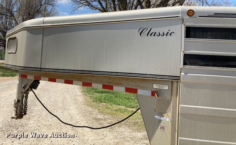 image for item HN9837 2002 Titan Gooseneck 1R9578  livestock trailer