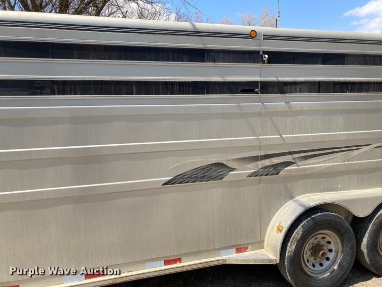 image for item HN9837 2002 Titan Gooseneck 1R9578  livestock trailer