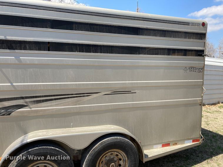 image for item HN9837 2002 Titan Gooseneck 1R9578  livestock trailer