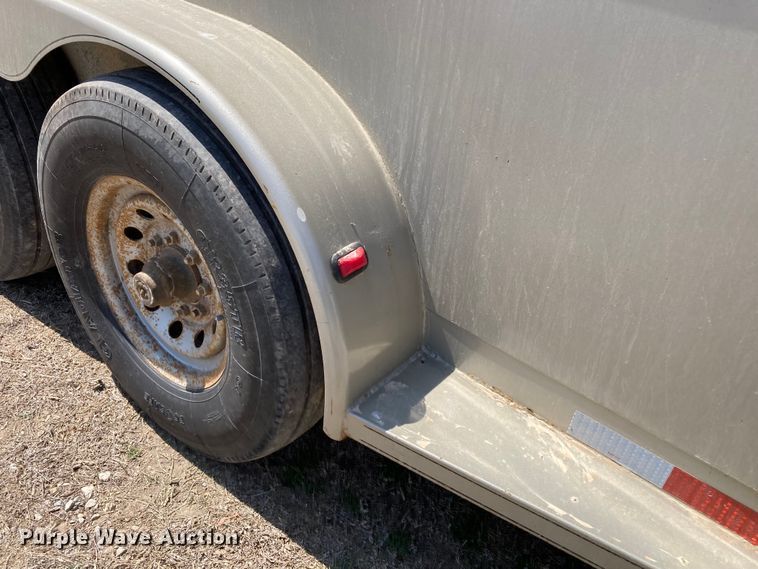 image for item HN9837 2002 Titan Gooseneck 1R9578  livestock trailer