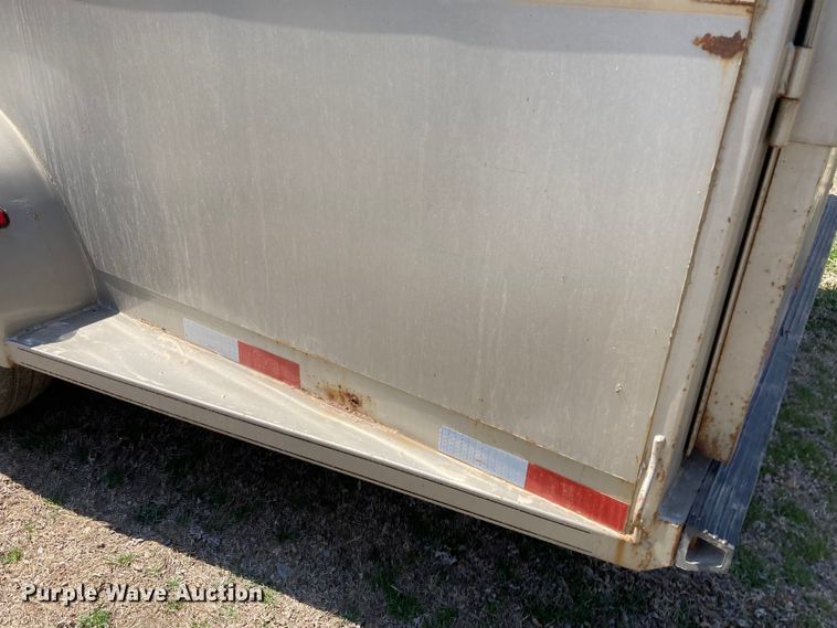 image for item HN9837 2002 Titan Gooseneck 1R9578  livestock trailer