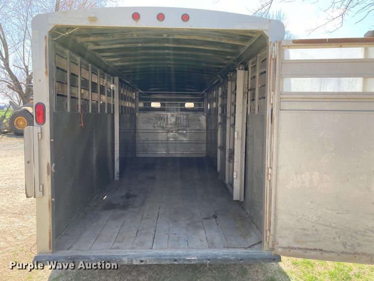 image for item HN9837 2002 Titan Gooseneck 1R9578  livestock trailer