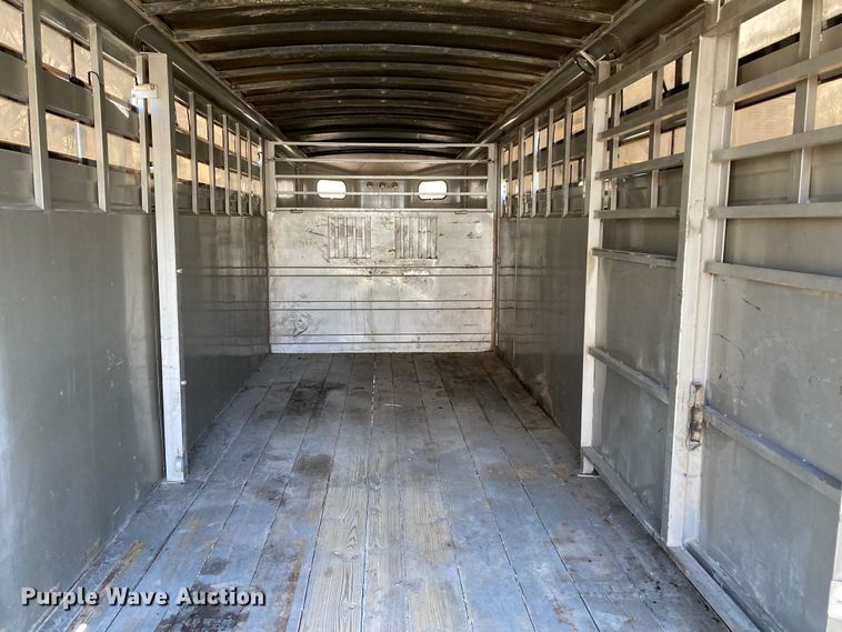 image for item HN9837 2002 Titan Gooseneck 1R9578  livestock trailer