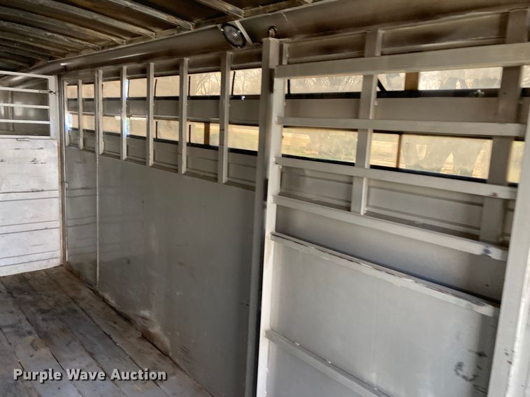 image for item HN9837 2002 Titan Gooseneck 1R9578  livestock trailer