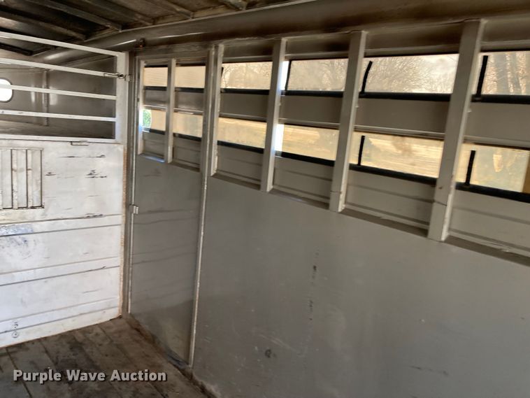 image for item HN9837 2002 Titan Gooseneck 1R9578  livestock trailer