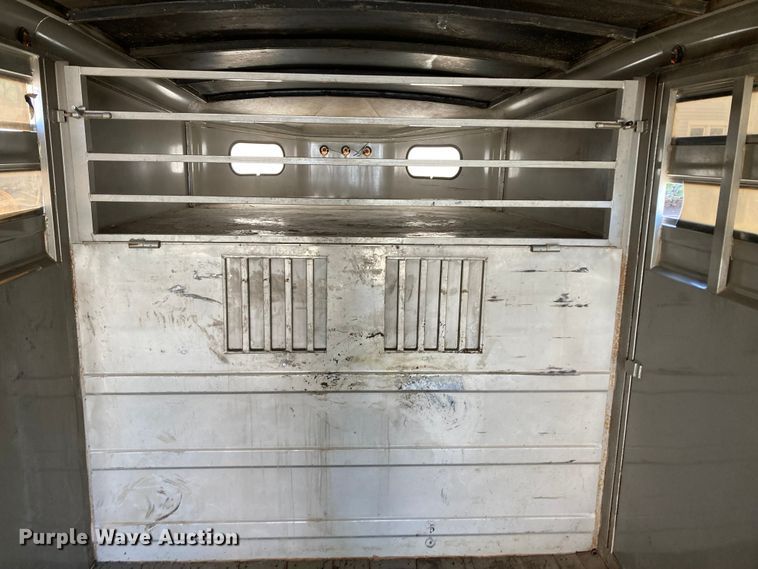 image for item HN9837 2002 Titan Gooseneck 1R9578  livestock trailer