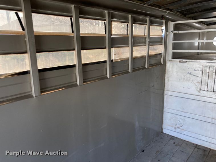 image for item HN9837 2002 Titan Gooseneck 1R9578  livestock trailer