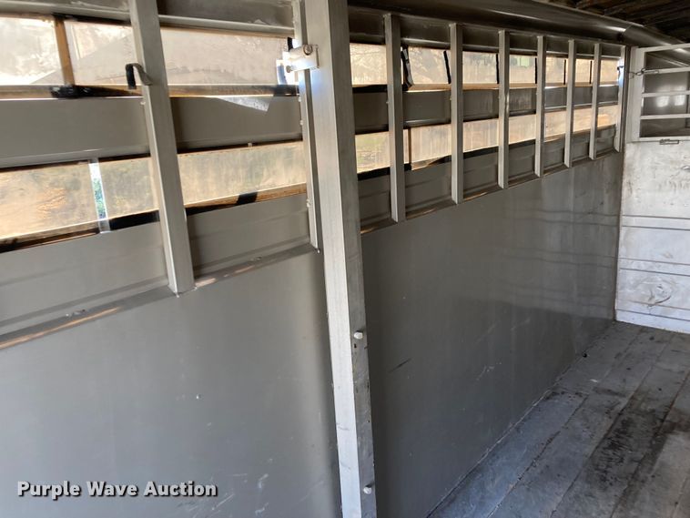 image for item HN9837 2002 Titan Gooseneck 1R9578  livestock trailer