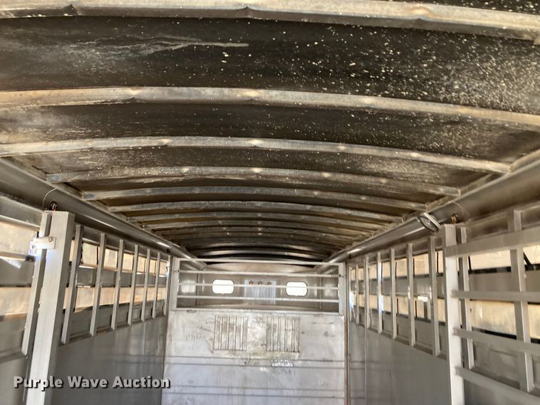 image for item HN9837 2002 Titan Gooseneck 1R9578  livestock trailer