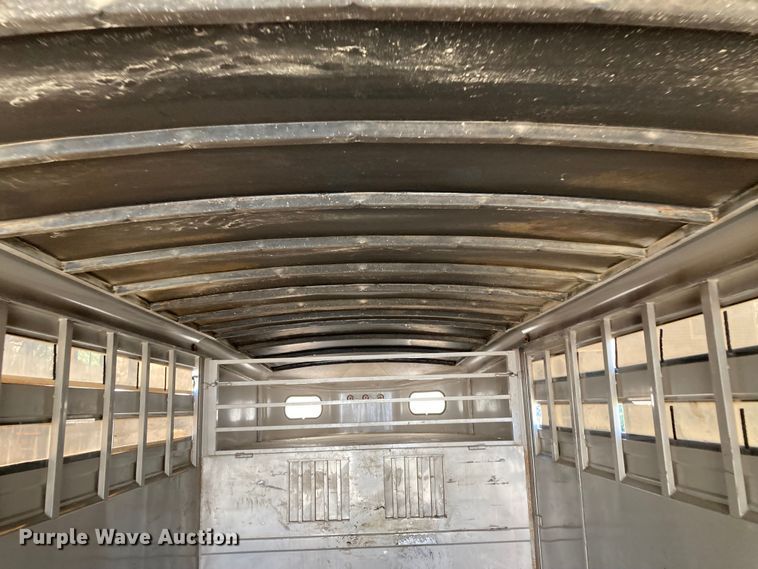 image for item HN9837 2002 Titan Gooseneck 1R9578  livestock trailer