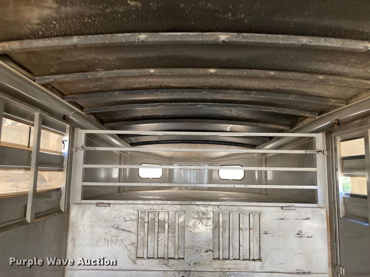 image for item HN9837 2002 Titan Gooseneck 1R9578  livestock trailer