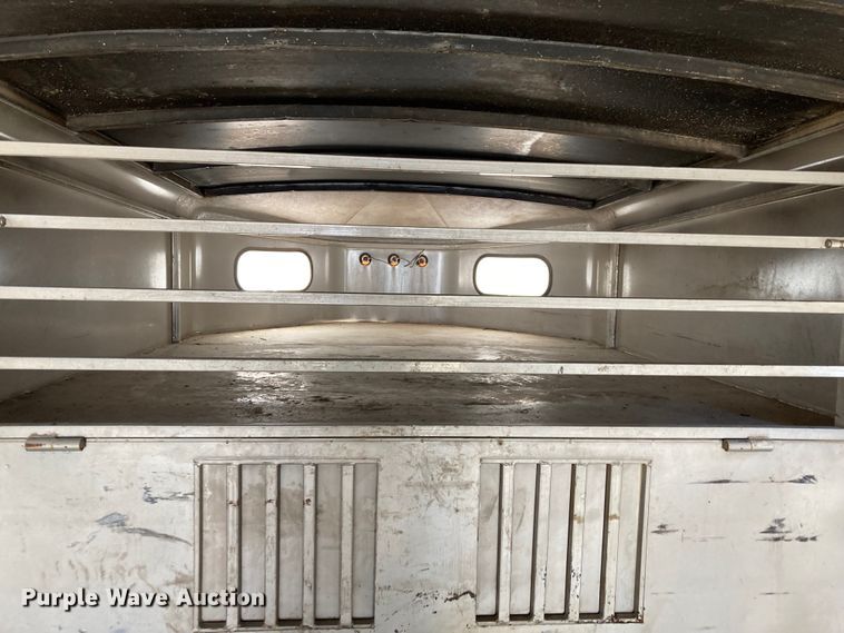 image for item HN9837 2002 Titan Gooseneck 1R9578  livestock trailer