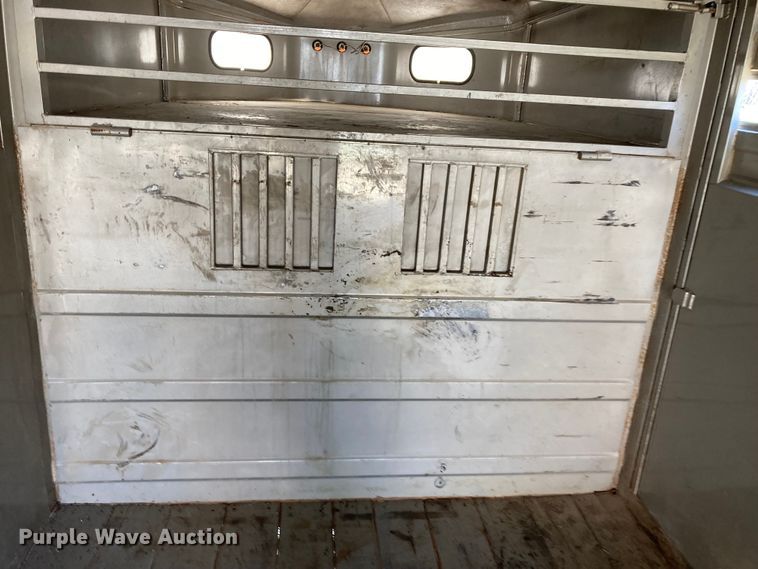 image for item HN9837 2002 Titan Gooseneck 1R9578  livestock trailer