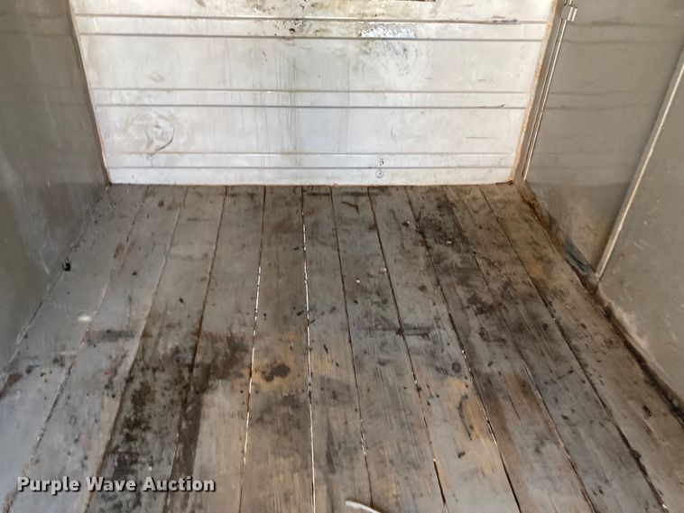 image for item HN9837 2002 Titan Gooseneck 1R9578  livestock trailer