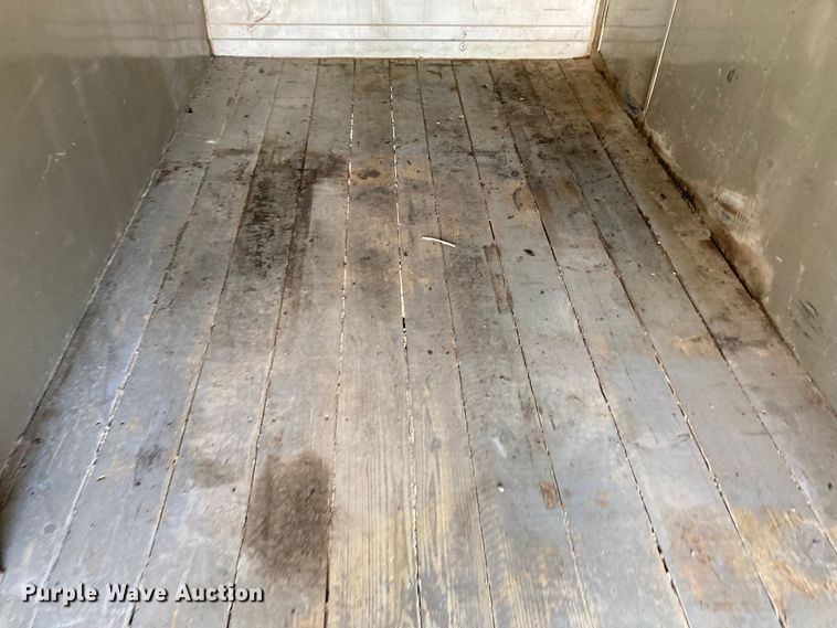 image for item HN9837 2002 Titan Gooseneck 1R9578  livestock trailer