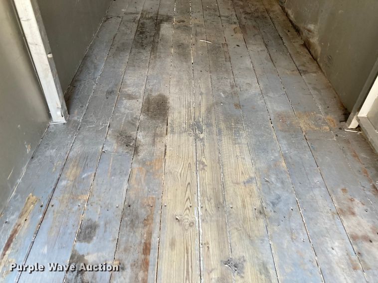 image for item HN9837 2002 Titan Gooseneck 1R9578  livestock trailer