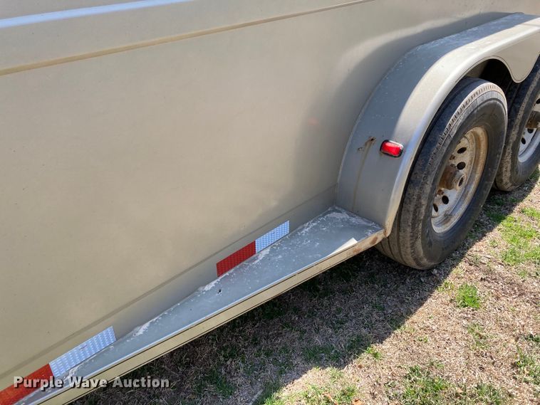 image for item HN9837 2002 Titan Gooseneck 1R9578  livestock trailer