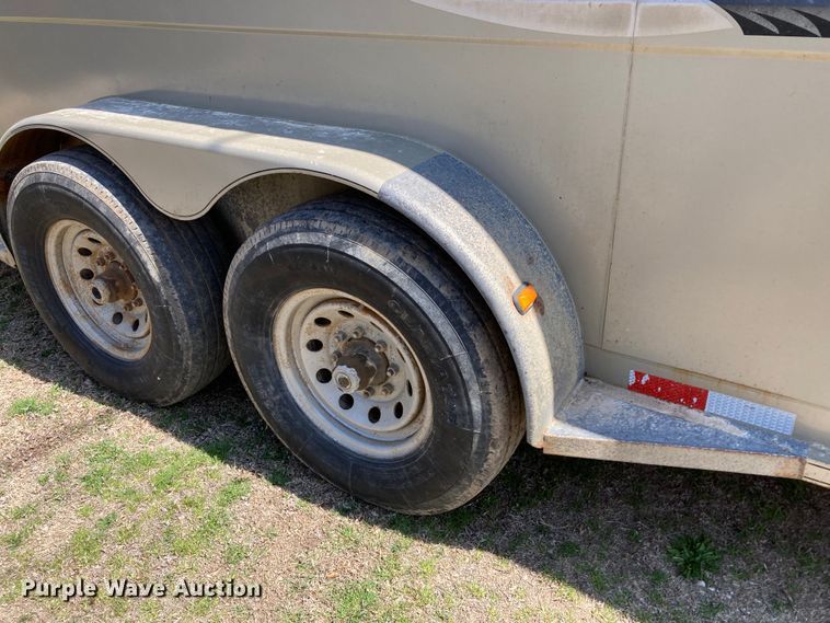 image for item HN9837 2002 Titan Gooseneck 1R9578  livestock trailer