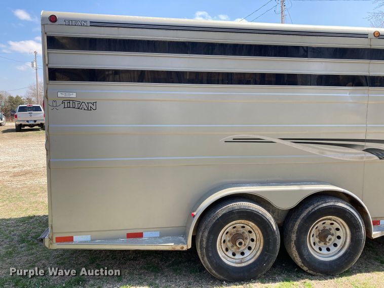 image for item HN9837 2002 Titan Gooseneck 1R9578  livestock trailer