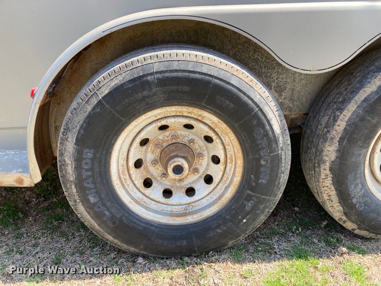 image for item HN9837 2002 Titan Gooseneck 1R9578  livestock trailer