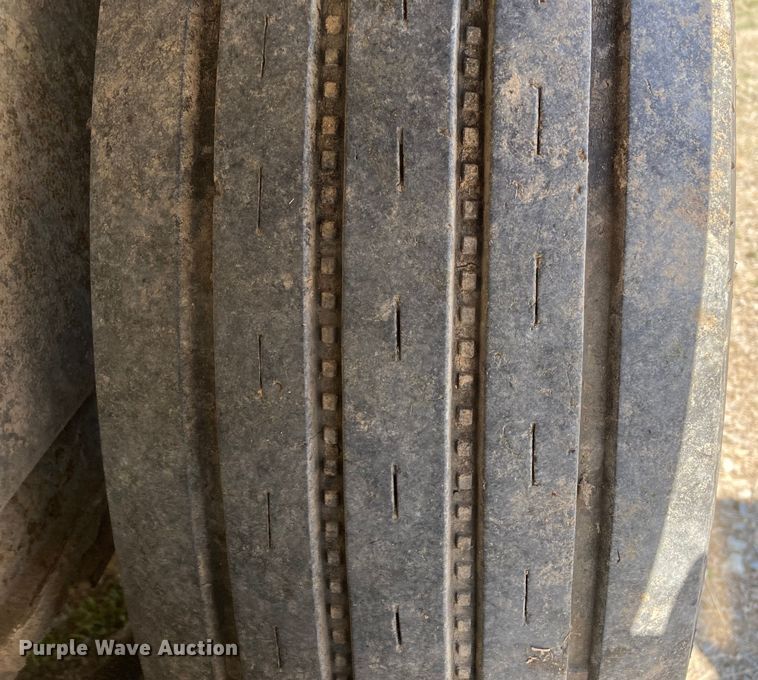 image for item HN9837 2002 Titan Gooseneck 1R9578  livestock trailer