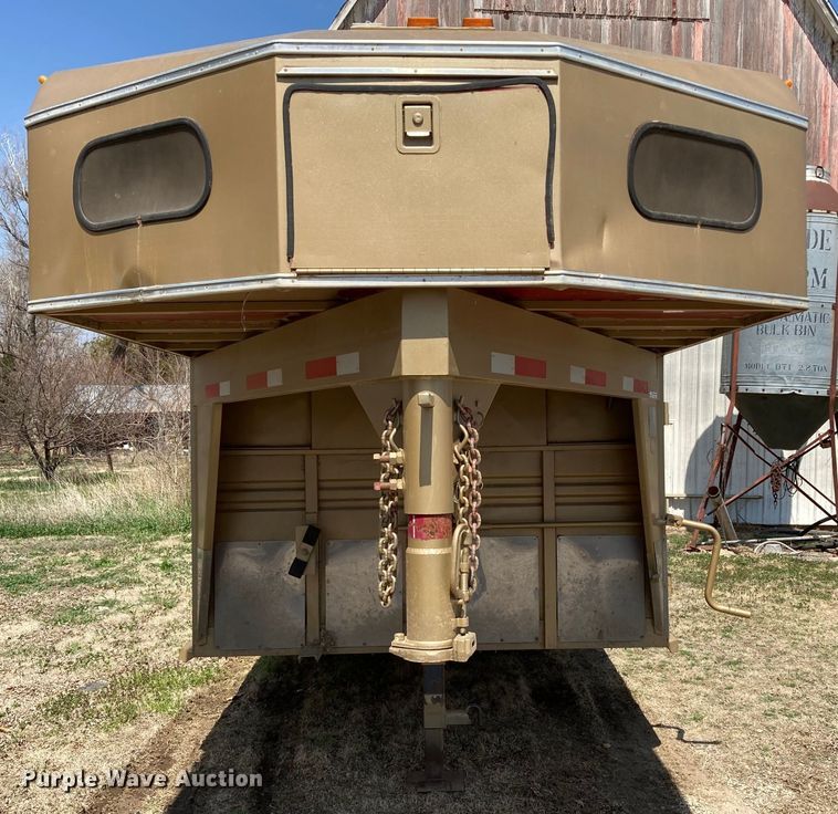 image for item HN9838 1996 Titan 1R3217  livestock trailer