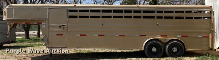 image for item HN9838 1996 Titan 1R3217  livestock trailer