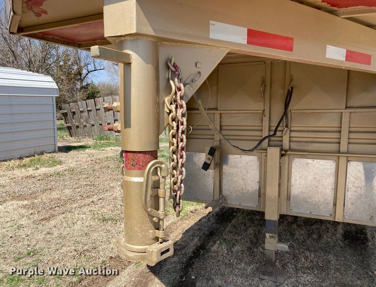 image for item HN9838 1996 Titan 1R3217  livestock trailer