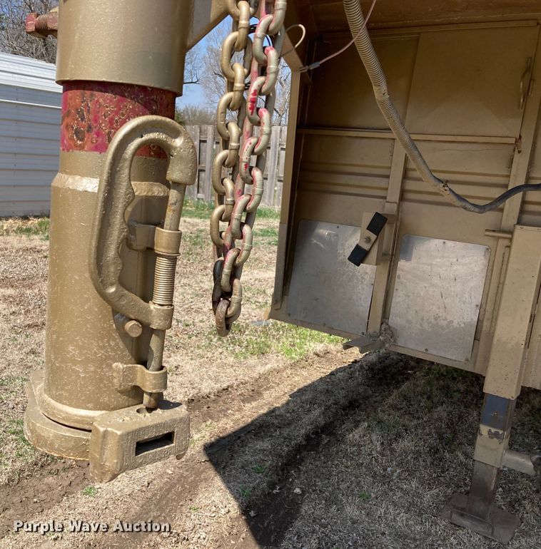 image for item HN9838 1996 Titan 1R3217  livestock trailer