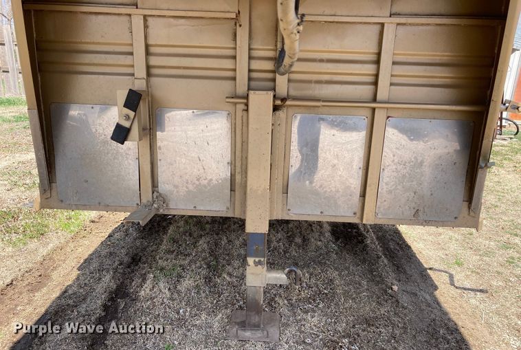 image for item HN9838 1996 Titan 1R3217  livestock trailer