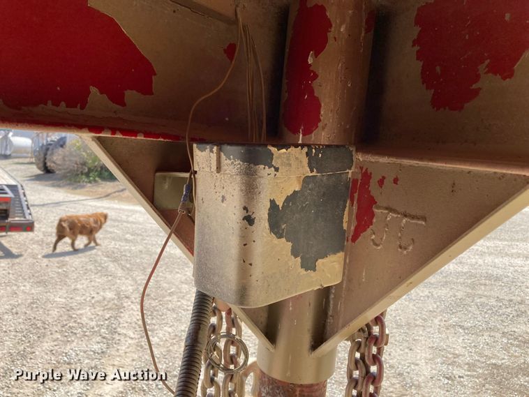 image for item HN9838 1996 Titan 1R3217  livestock trailer